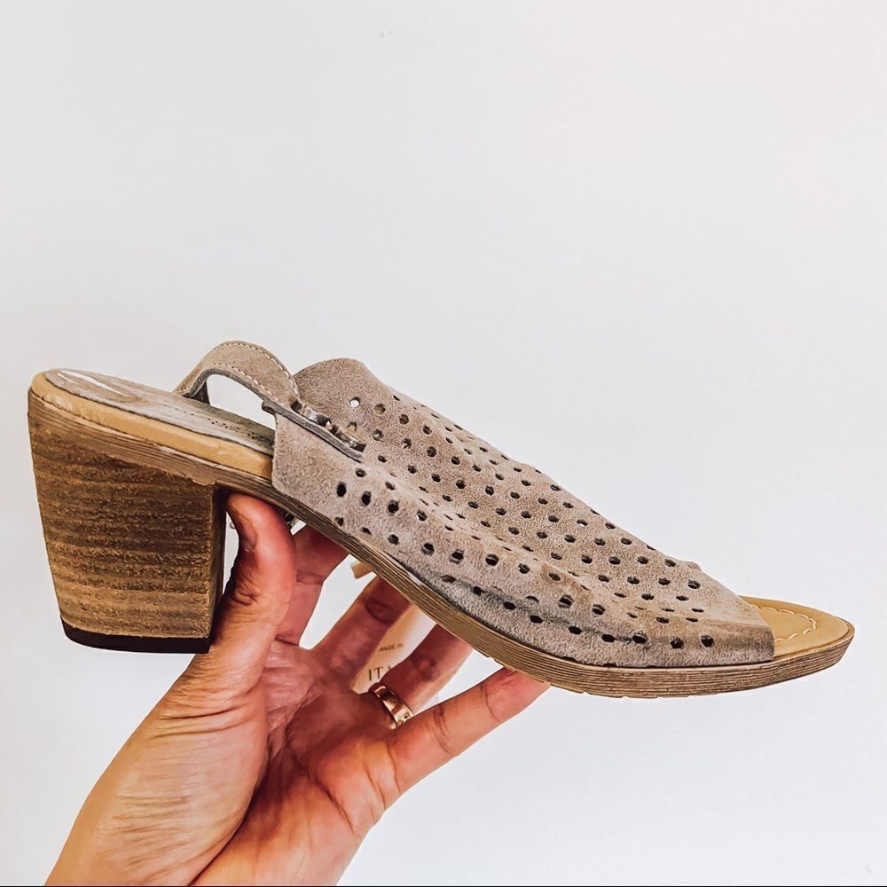 Sophia milano Women's Perforated Hooded Wedge Sandals Size 8 NWT